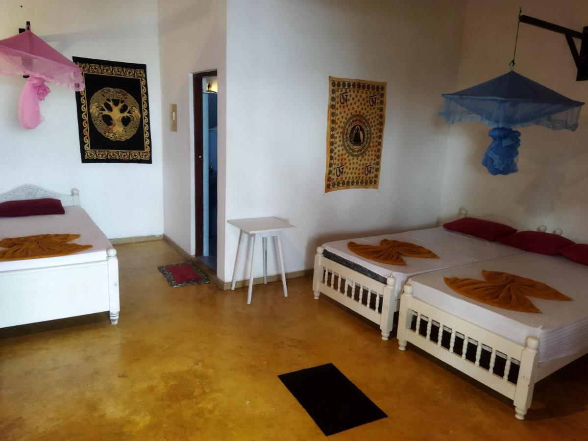 Sunchaser Beach Hotel Tangalle Exterior foto